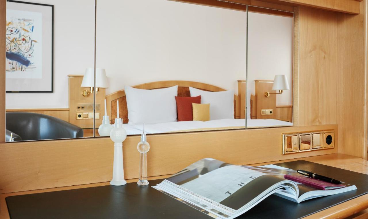 ลีฟวิง โฮเต็ล กรอสเซอร์ คูร์เฟือร์สท Hotel เบอร์ลิน ภายนอก รูปภาพ