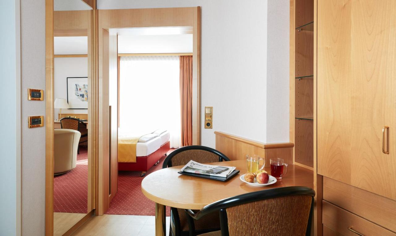 ลีฟวิง โฮเต็ล กรอสเซอร์ คูร์เฟือร์สท Hotel เบอร์ลิน ภายนอก รูปภาพ